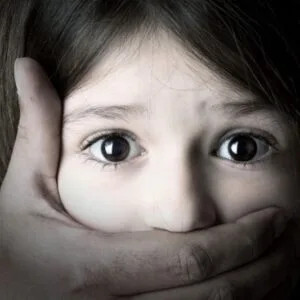 خرید و دانلود نسخه کامل تحقیق مقابله با کودک‌ آزاری (مروری بر راهکارهای موجود)