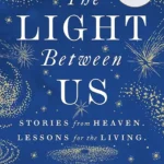 خرید و دانلود نسخه کامل کتاب صوتی انگلیسی نوری میان ما، اثر لورا لین جکسون The Light Between Us: Stories from Heaven. Lessons for the Living by Laura Lynne Jackson